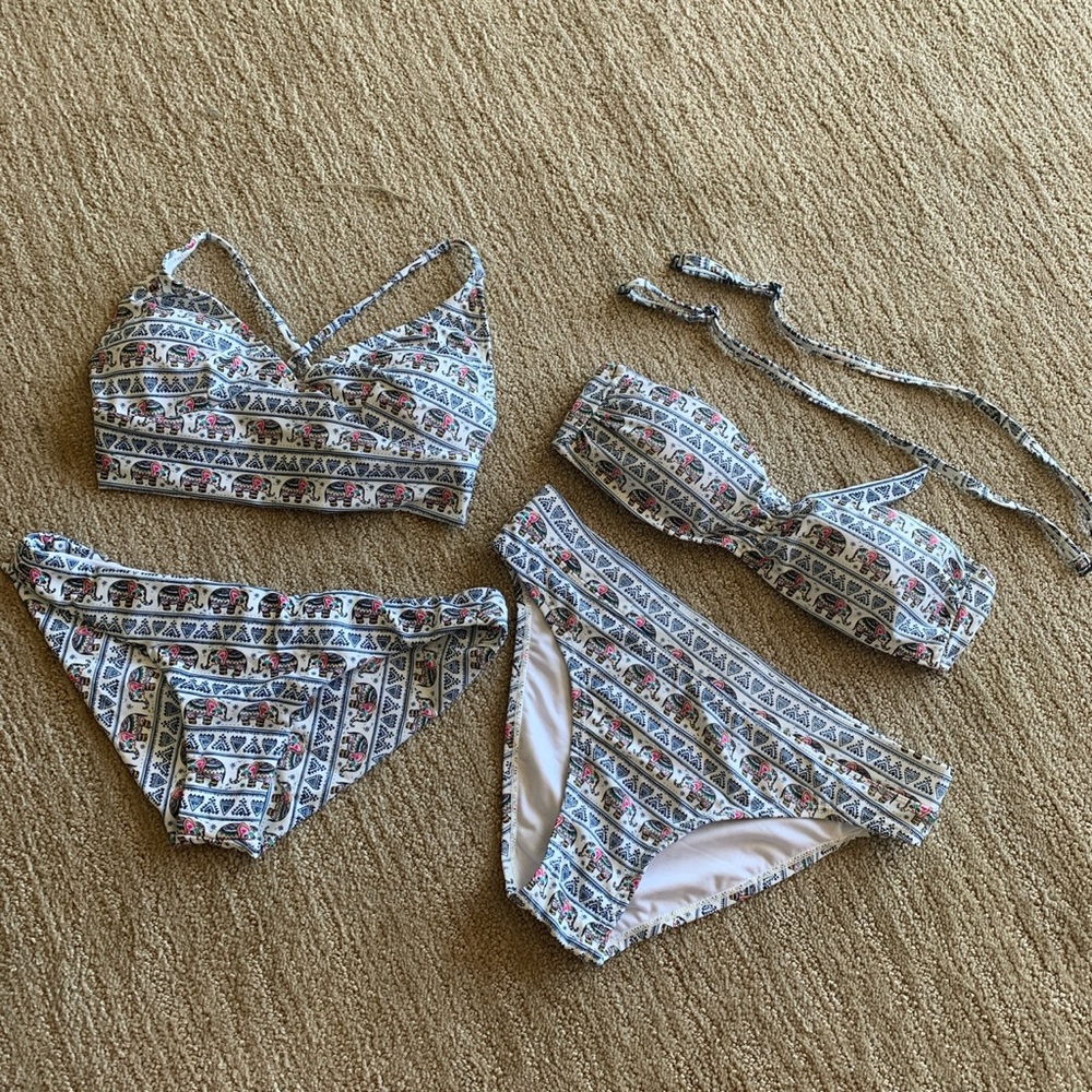 Demi’s swimwear bikini